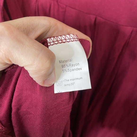 Women’s / Teen’s Red Dress Size Medium - Picture 5 of 5